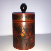 Barattolo in legno decorato