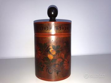 Barattolo in legno decorato