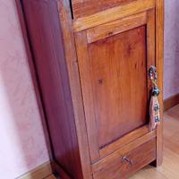 Comodino arte povera con cassetto nascosto