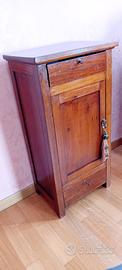 Comodino arte povera con cassetto nascosto