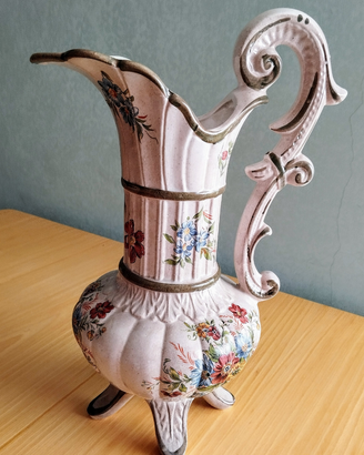 Anfora di ceramica vintage