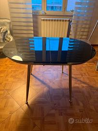 Tavolo in vetro ovale