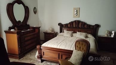 Camera da letto matrimoniale classica