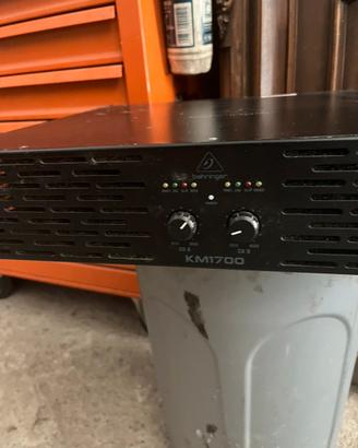 Amplificatore behringer