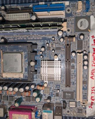 Lotto Retro-PC:  Gigabyte S754 + AMD sempron+ 2 gb