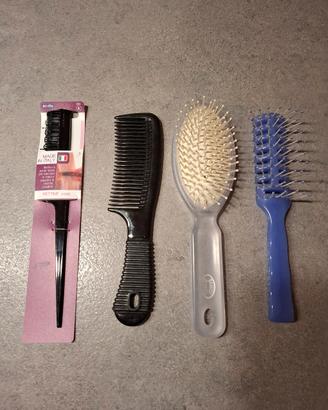 Set 2 spazzole e 2 pettini per capelli nuove