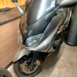 Yamaha T Max - 2004