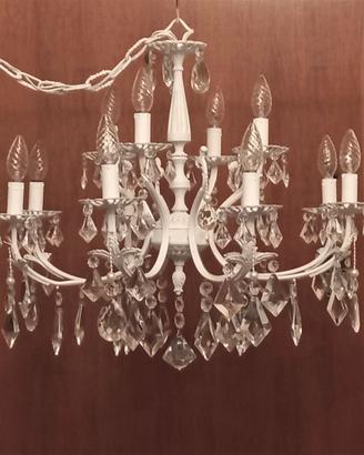 Grande lampadario bianco rivisitato