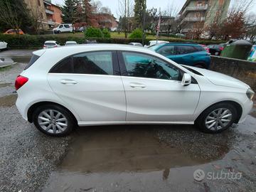Mercedes-Benz a180d cdi - 2015