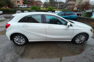 Mercedes-Benz a180d cdi - 2015