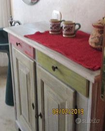 Mobiletto in legno