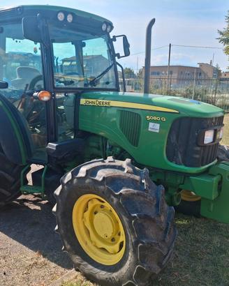 Trattore JOHN DEERE mod. 5080G