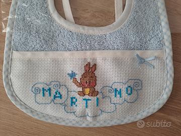 bavaglini ricamati a mano personalizzabili