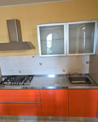 Cucina moderna lineare arancione