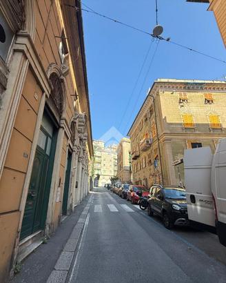 MONOLOCALE A GENOVA