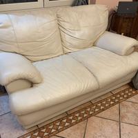 N. 2 divani letto in pelle bianca