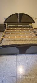 Letto con rete ortopedica più due comodini 