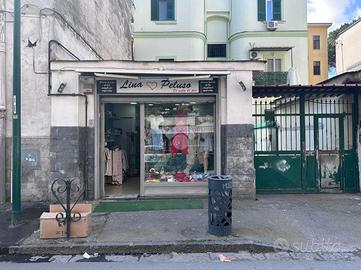 NEGOZIO A NAPOLI