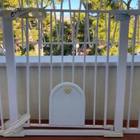 Cancelletto bambini con porta per gatti