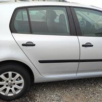 Ricambi Volkswagen Golf 1.6 FSI del 2004