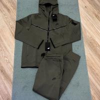 Tuta Nike tech Verde Taglia XL Nuova