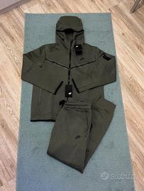 Tuta Nike tech Verde Taglia XL Nuova