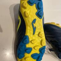 SCARPE CON TACCHETTI N. 32