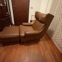 poltrona e poggia piedi