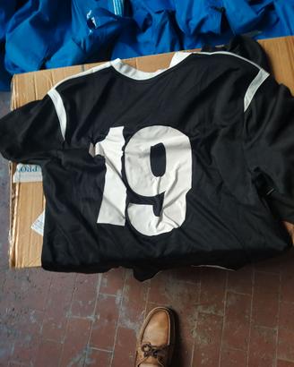 18 maglie nere numerate senza scritte ERREA