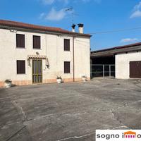 Ampia villetta a pochi passi dal centro