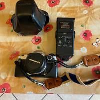 Macchina fotografica olympus OM10