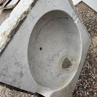 Lavandino e sgocciolatoio in marmo