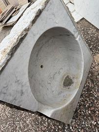 Lavandino e sgocciolatoio in marmo