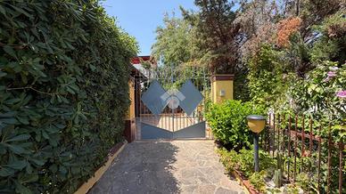 VILLA A SCHIERA A CORIGLIANO-ROSSANO