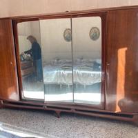 armadio anni '60 con cassettiea e specchio