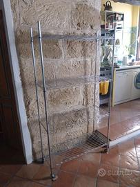 Scaffale con ruote in metallo