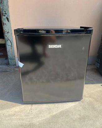 Minifrigo compatto Sekom 41L nero-nuovo