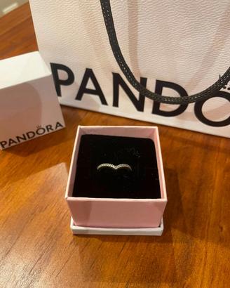 Anello a V con pavé di strass