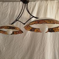 Lampadario Tiffany a 2 luci e alogena stessa serie