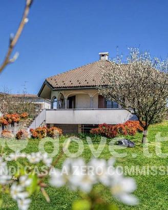 Villa di 300 m² con più di 5 locali a Cantù