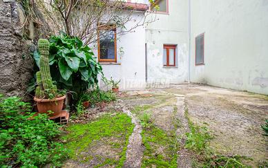 Florinas Bilocale con cortile