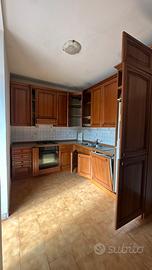 Cucina angolare in legno