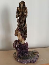 Statua in bronzo e ametista di Manuel Vidal