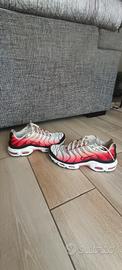 Nike TN rosse e bianche