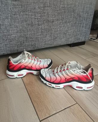 Nike TN rosse e bianche