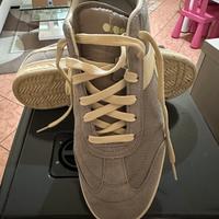 Diadora