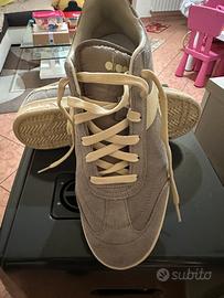Diadora