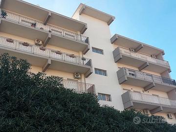 Ampio quadrivani vista mare