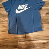 maglietta azzurra della nike