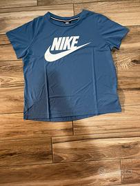 maglietta azzurra della nike